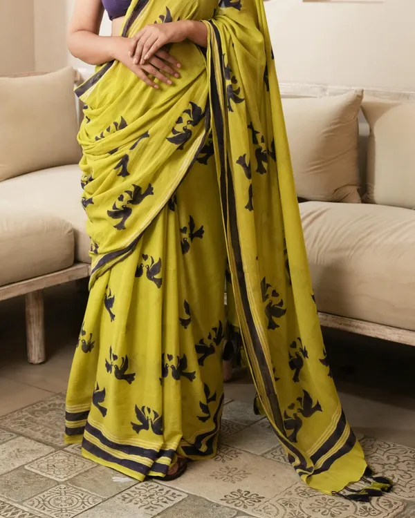 Green_Cotton_Lovebird_H_Block_Printed_Mul_Saree_With_Tassels_For_Women